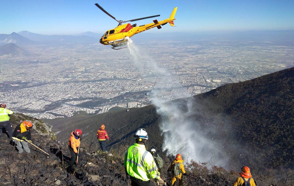 Combaten incendio en Cerro de la Silla ¡a -4 grados! 4 34