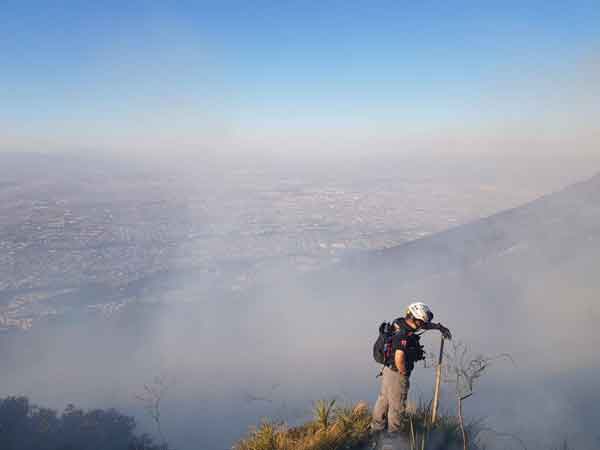 Combaten fuego ¡a mil 820 metros de altura! (VIDEO) 2 Cerro 7