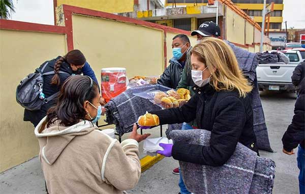 DIF Reynosa reparte cobijas y alimentos ante bajas temperaturas 1 DIF REYNOSA 2 1