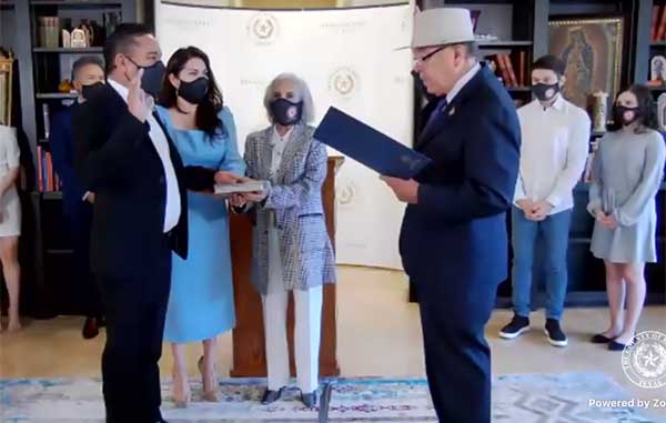 'Ever' Villarreal jura como comisionado del precinto 3 de Hidalgo 1 EVER 2