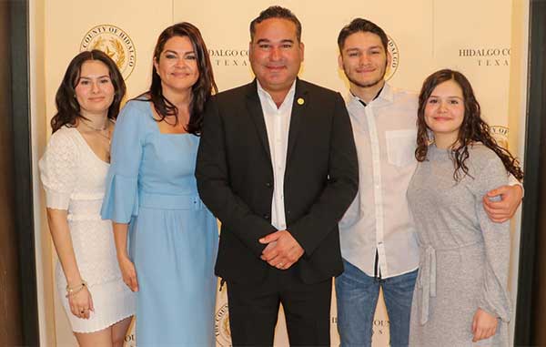 'Ever' Villarreal jura como comisionado del precinto 3 de Hidalgo 2 EVER VILLARREAL