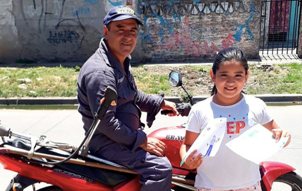 Niña hace dibujo para conseguirle trabajo a su papá y se viraliza 1 nina