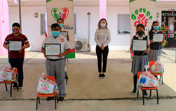 DIF Madero Reconoce Esfuerzo de Niñas y Niños Difusores 1 01 1 1