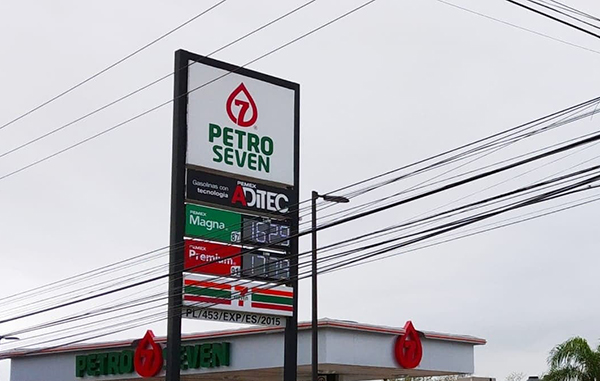 En Reynosa hacen fila para comprar gasolina 'barata' 1 144959757 2779654518966128 8858129713817999067 n
