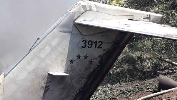 Se desploma avión de la Fuerza Aérea Mexicana; al menos seis muertos 2 3