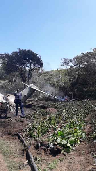 Se desploma avión de la Fuerza Aérea Mexicana; al menos seis muertos 3 4