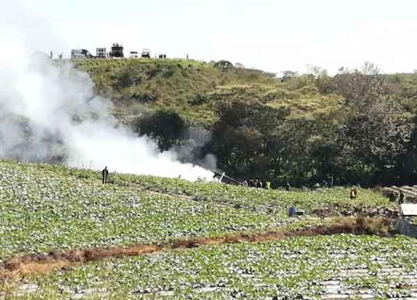 Se desploma avión de la Fuerza Aérea Mexicana; al menos seis muertos 7 7 1