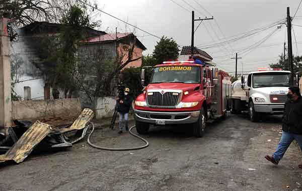 Arrasa fuego con dos viviendas en Reynosa 1 BOMBEROS