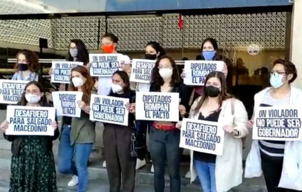 Diputadas-protesta
