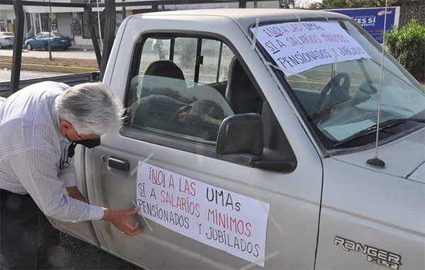Arrecian protestas de 'profes' jubilados contra la SCJN 1 PROFES 2