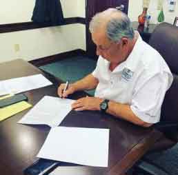 Critica juez Richard Cortez instalación de púas a mitad del río Bravo 2 RICHARD CORTEZ