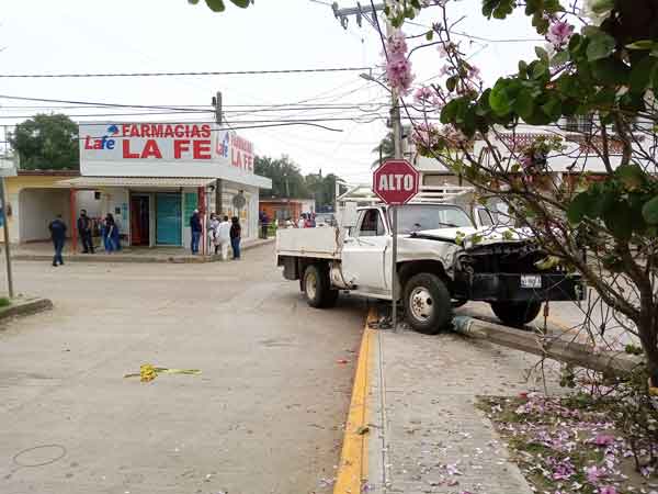 Se accidenta, apuñala a chofer y toma rehenes 1 altamira choque 5