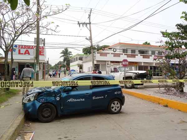 Se accidenta, apuñala a chofer y toma rehenes 3 altamira choque 6
