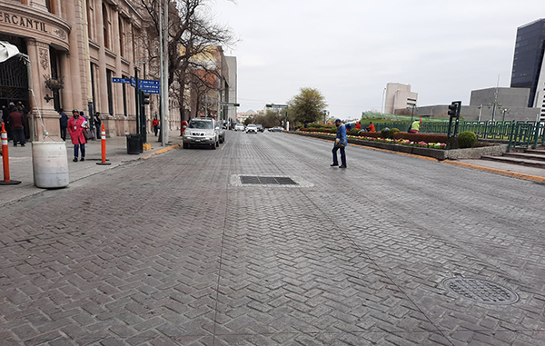 Escasean vehículos en módulo Drive Thru del Centro de Monterrey 2 156210157 227482942413125 2583973789218386767 n