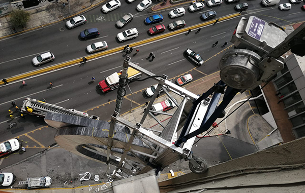 Rescatan a hombre colgado a varios metros de altura 3 157673942 862548074322754 5842753888934530662 n
