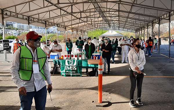 Inicia módulo Drive Thru, vacunación en San Pedro 1 162817235 2911876485698317 3371047098612487269 n
