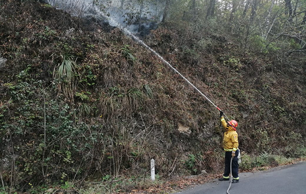 Controlan 50 por ciento del incendio en sierra de Santiago 8 164984954 796276867939616 1342692859207023715 n