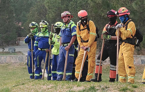 Controlan 50 por ciento del incendio en sierra de Santiago 3 165595537 126419806105439 2313466699707250606 n