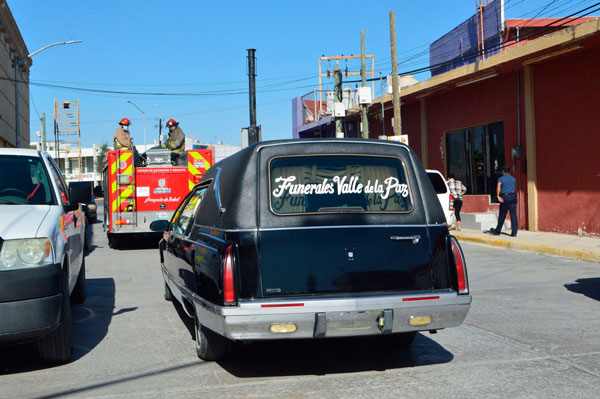 Despiden a bombero con emotiva caravana 1 Bombero 2