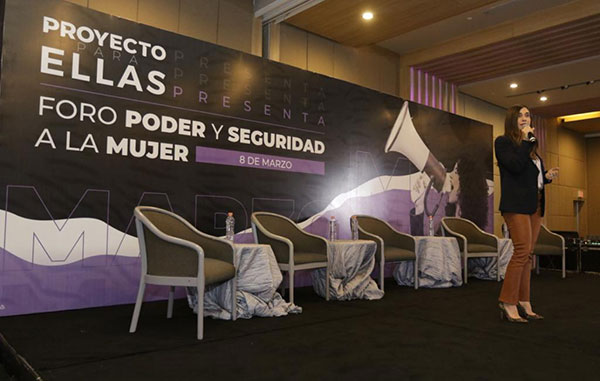 Encabeza Lucía Todd Foro de Poder y Seguridad a la Mujer 1 FORO