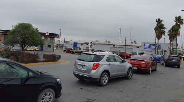 Filas largas en gasolinera de Reynosa 1 Gasolinera HEB Morelos 2