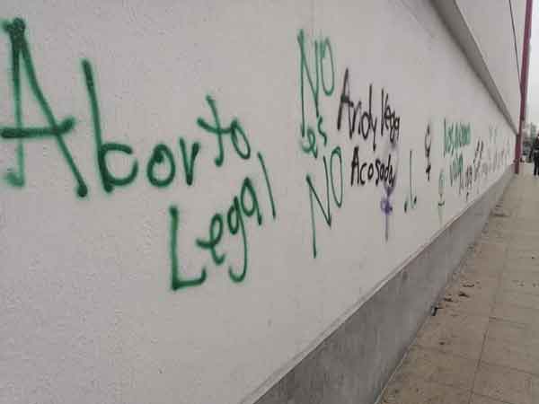 Vandalizan calles y monumentos de Monterrey por el 8M 2 Marcha 1