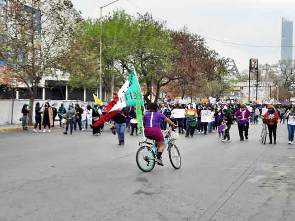 Concluye marcha feminista en NL 9 Marcha concluye 10