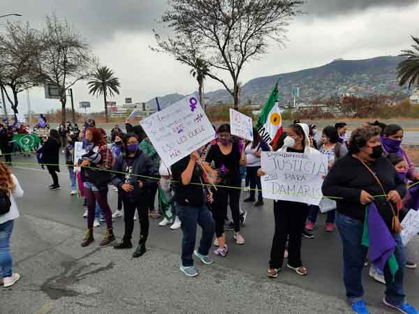 Concluye marcha feminista en NL 7 Marcha concluye 7
