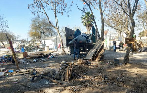 Retira Gobierno de Matamoros 100 toneladas de desechos en refugio de migrantes 4 mat