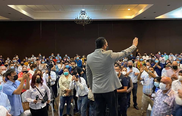 ‘Apoyo y respeto a todos los maestros’: Lara Bazaldúa 2 178919961 517295942786032 928350539070434261 n