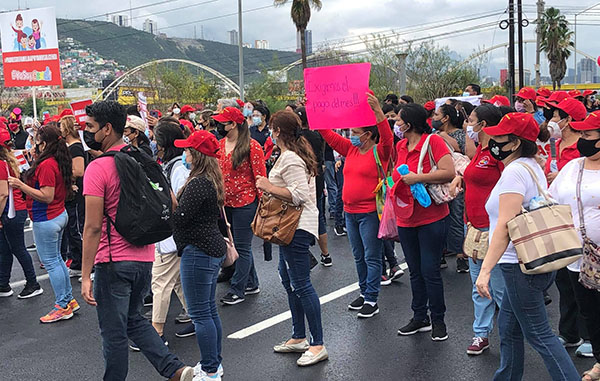 Maestros de Cendis bloquean calles en el centro de Monterrey 2 179016377 1147565675718577 2398699462116341166 n