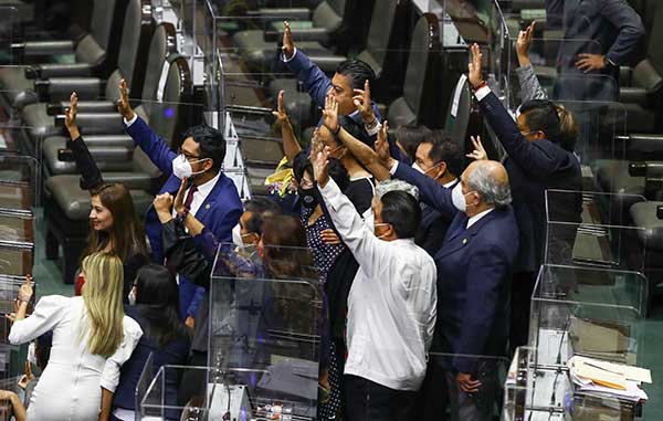 Jurado de Procedencia quita fuero al gobernador Cabeza de Vaca 1 DESAFUERO