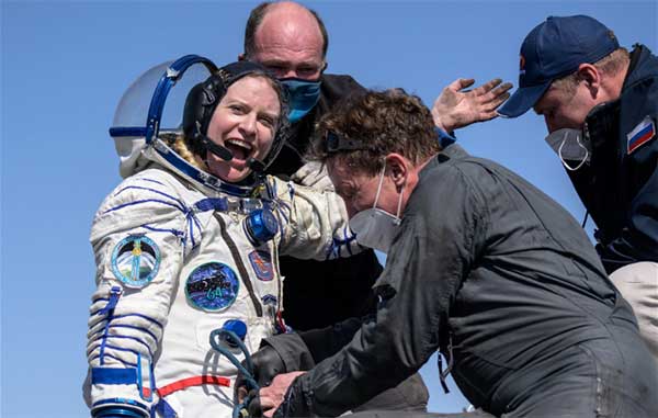 Unos astronautas llegan a la Tierra, otros parten a la ISS 1 KATE RUBINS