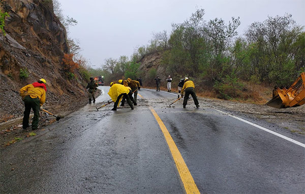 Lluvia ayuda a combate de incendios forestales en Nuevo León 1 LLUVIA 2