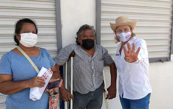 Saluda Magaly Deándar a vecinos de Puerta del Sol 1 MAGALY 2
