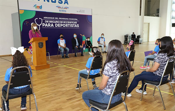 Alcaldesa dio inicio al programa de seguro para deportistas 1 MAKI ORTIZ 2