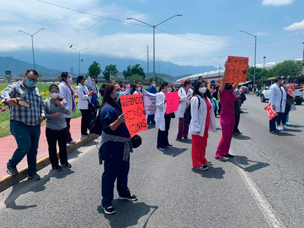 Bloquean médicos avenida Constitución; exigen vacunas 3 Protesta medicos 5