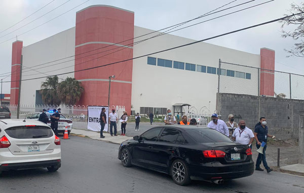 Arranca vacunación contra Covid-19 en gimnasio de la UAT 2 aut