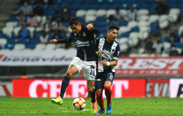 Le pega Chivas a Rayados; llegan al Clásico con dos derrotas 1 ray 1