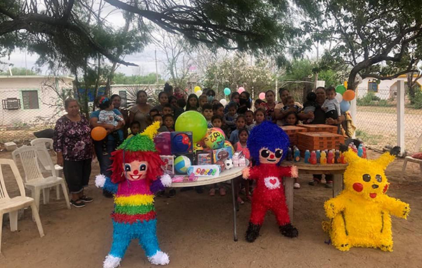 Festejan a niños que menos tienen 1 181445129 297635705347429 6265935702485328809 n