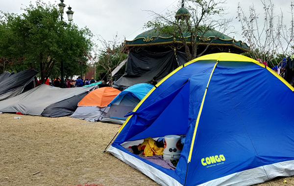 Exhiben en España campamento de migrantes frente a Puente Internacional 10 183270172 979029522849735 6289891384764671563 n