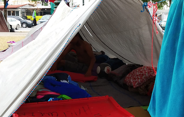 Exhiben en España campamento de migrantes frente a Puente Internacional 5 183407390 532484601114520 8939159299485886784 n