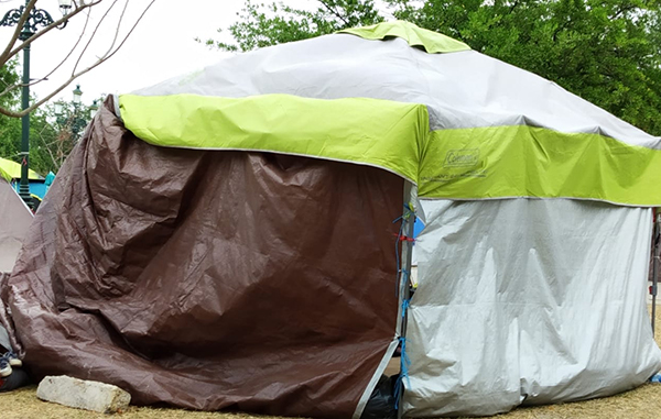 Exhiben en España campamento de migrantes frente a Puente Internacional 9 183886330 498827381464127 6998748651218386371 n