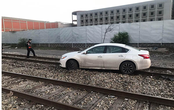 Un hombre lo rescatan de una alcantarilla y otro confunde las vías del tren con avenida 1 184688716 1370806473297072 8608564510482754006 n