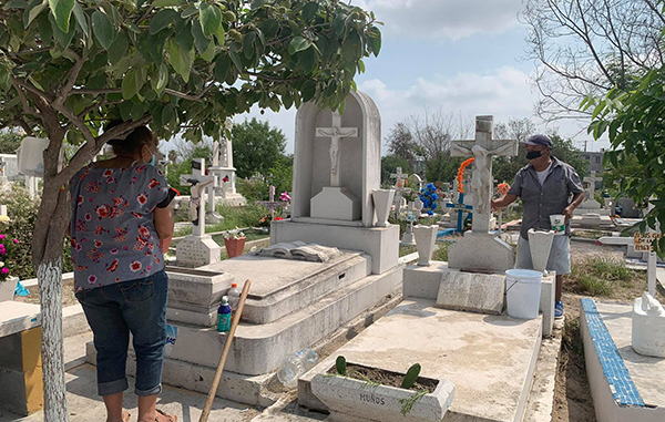 ‘Reviven’ panteones de Reynosa por el ‘Día de las Madres’ 3 184836511 483609196402213 6222322115169252145 n