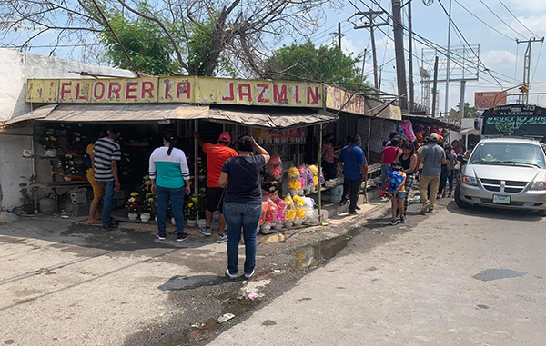 ‘Reviven’ panteones de Reynosa por el ‘Día de las Madres’ 1 185141826 931788747621320 7183657088996237698 n