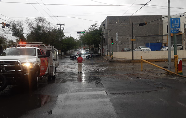 Cierran vialidades tras encharcamientos 3 185778807 696861757700441 6961209322350340592 n