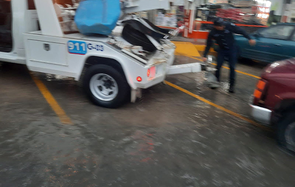 Quedan vehículos varados por las lluvias; habilitan albergues 6 187523536 815772812680612 7827702358851433846 n