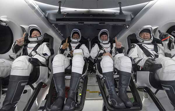 Astronautas del Crew-1 acuatizan en regreso de la Estación Espacial 1 CREW 1