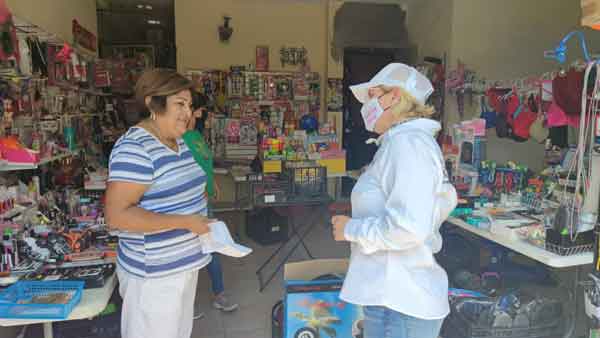 Vecinos piden a Magaly Deándar legislar por el bienestar social 1 Magaly 3